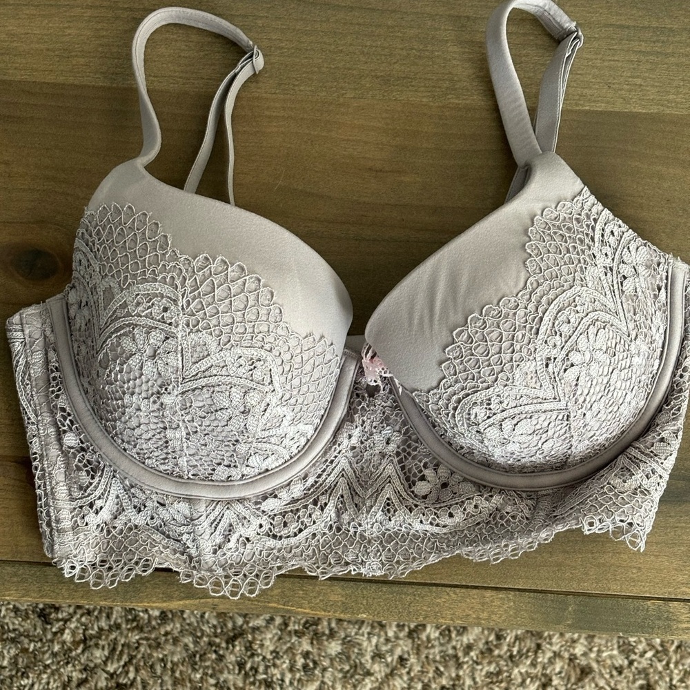 Victoria’s Secrets Demi Bra 32DD